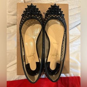 SOLDRed bottom spikes flats